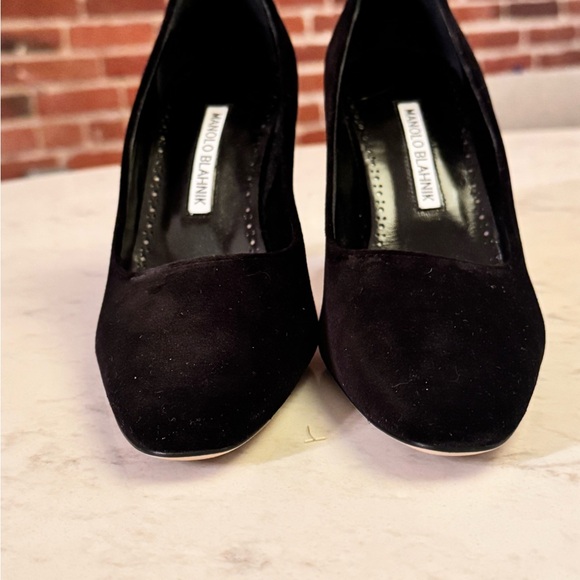Manolo Blahnik Classic Black Heels - Picture 5 of 5
